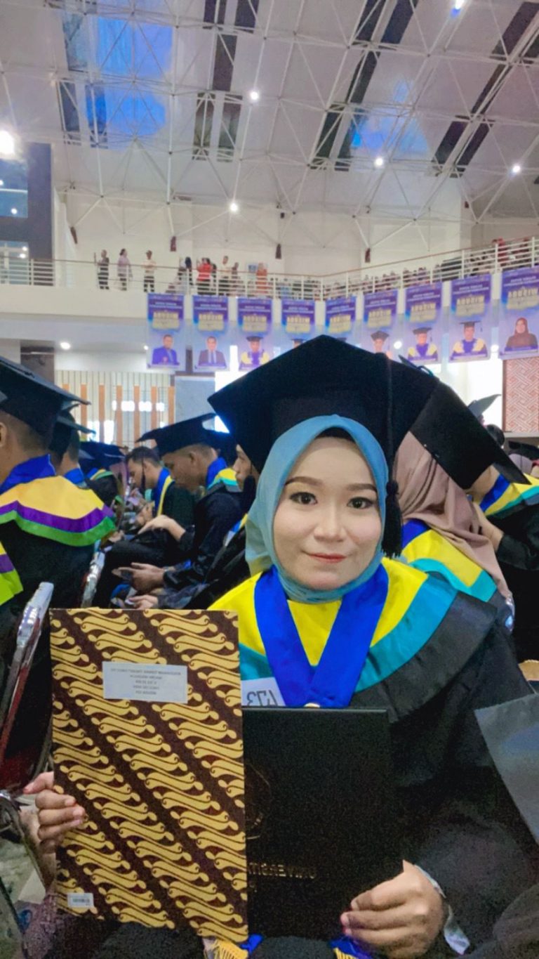 Wisudawan Terbaik FMIPA UNTAD Angkatan 124: Maura Maqnalia