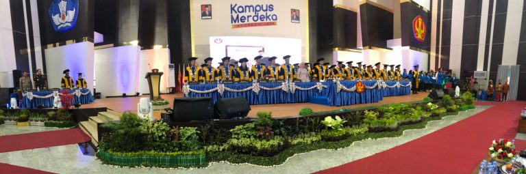 62 ALUMNI FMIPA MENGIKUTI UPACARA WISUDA KE 125, DI EVEN SPECIAL